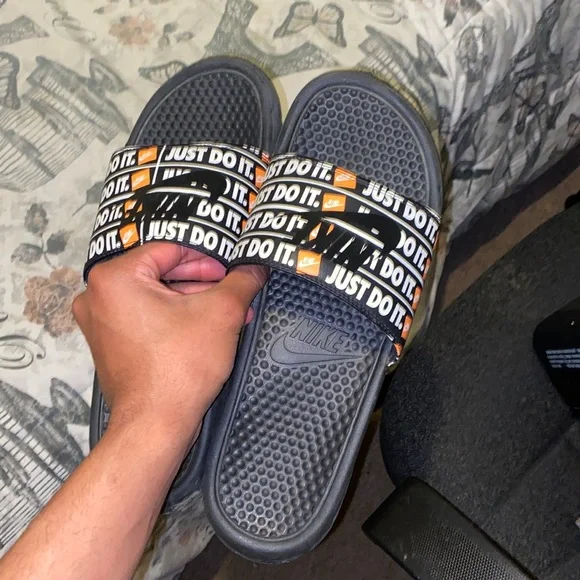 Size 11 2019 nike Benassi Print “just do it” slides